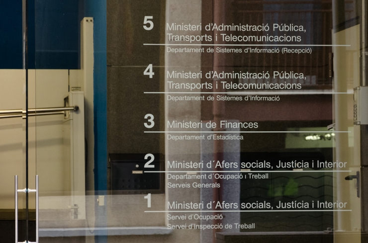 Entrada a l'edifici que acull el departament d'Estadística del Govern.